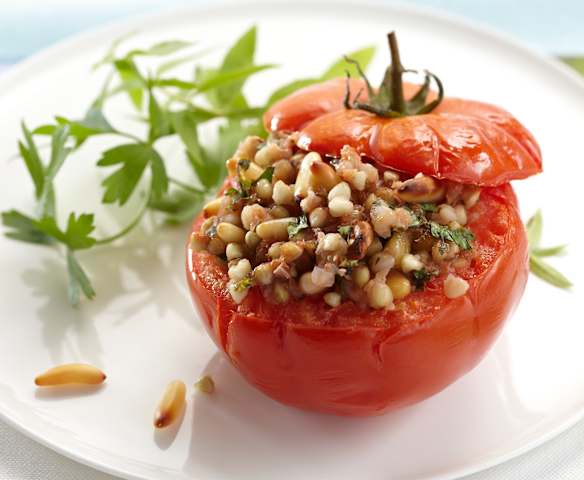Ochsenherz-Tomaten mit Buchweizen Ochsenherz-Tomaten mit Buchweizen