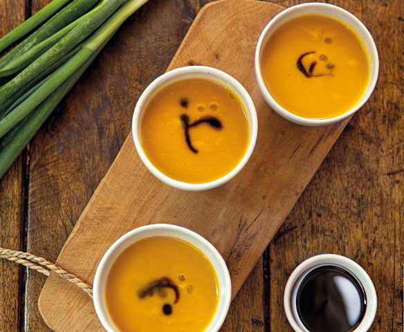 Crema de zapallo camote aromatizada al jengibre
