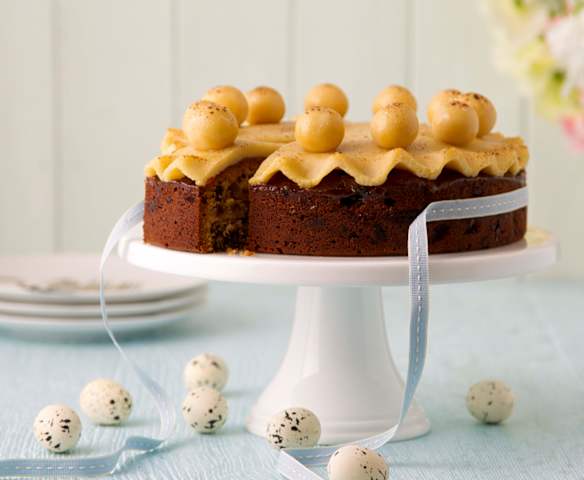 Angielskie ciasto z bakaliami i marcepanem (Simnel cake)
