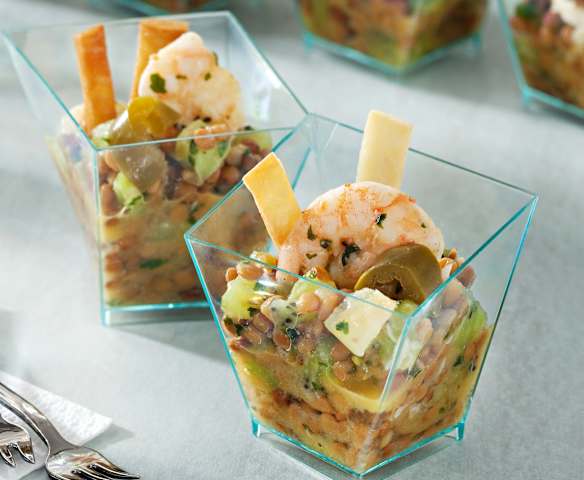 Ensalada templada de lentejas con langostinos y aliño de kiwi