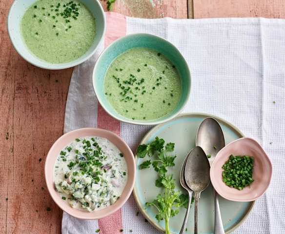 Sopa fria de pepino e ervas aromáticas