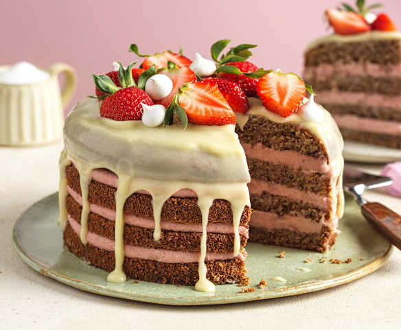 Naked-Erdbeer-Drip-Cake