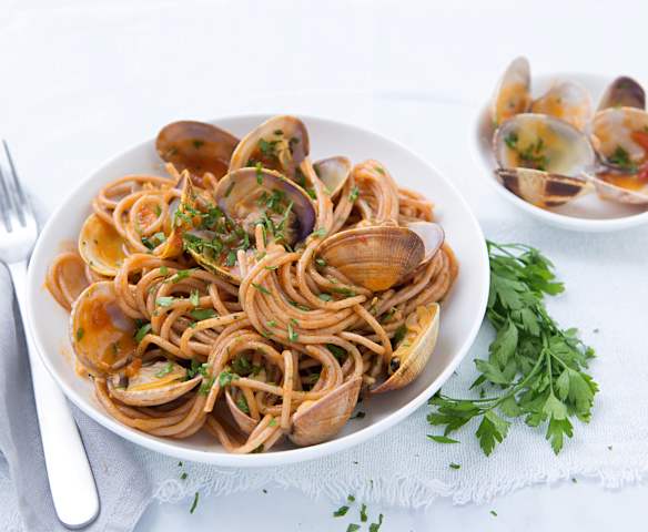 Espaguetis integrales con almejas