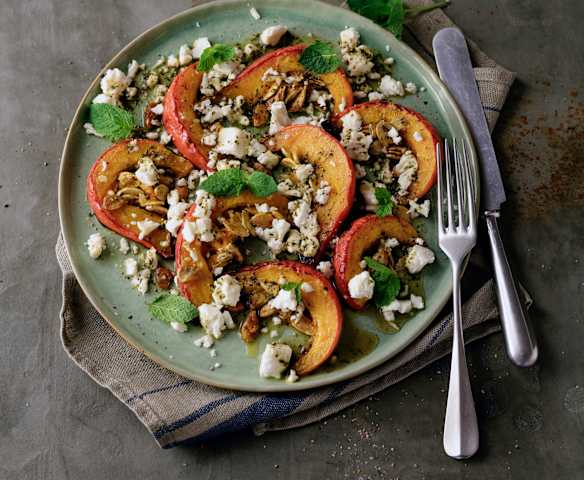 Lauwarmer Kürbissalat mit Minzdressing