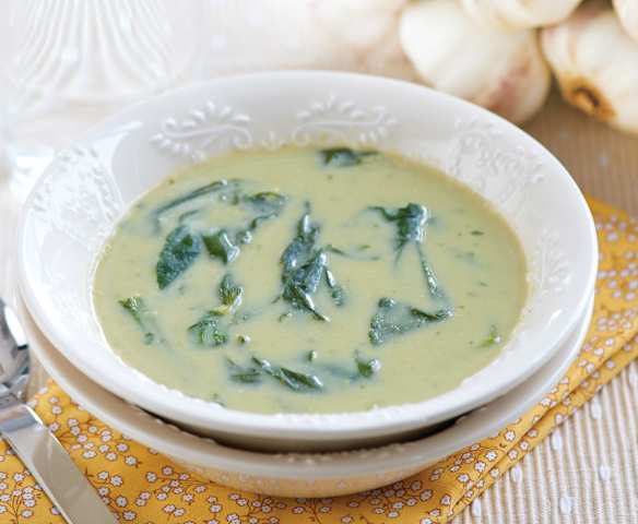 Sopa de feijão-frade com nabiças
