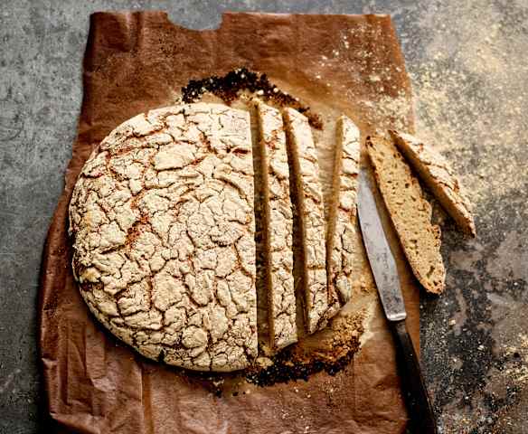 Broa de milho e centeio com massa-mãe