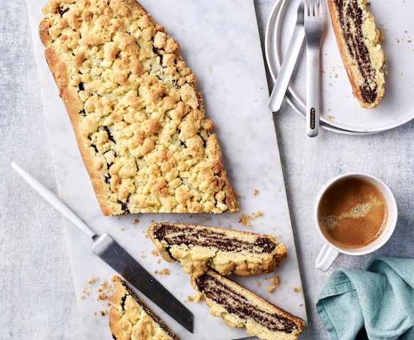 Poppy seed strudel with crumble topping