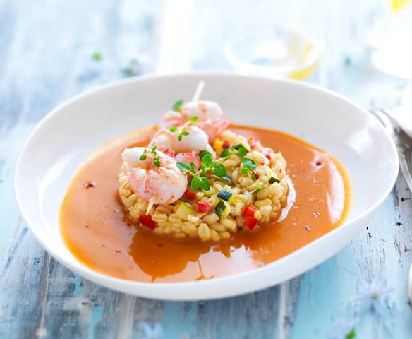 Brochette de langoustines et leur bisque, blé aux petits légumes