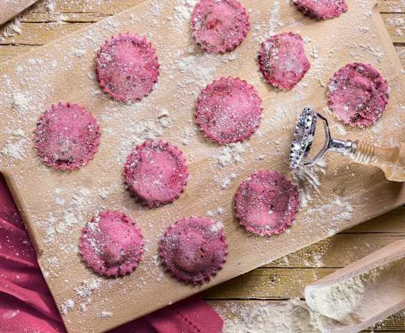 Ravioli di barbabietola (vegan)