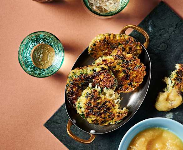 Placki ziemniaczane (rösti) z musem jabłkowym