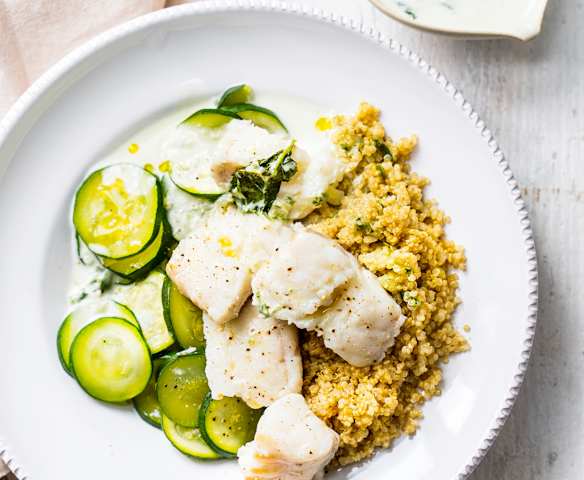 Cabillaud sauce coco-menthe, courgettes et quinoa aux oignons Cabillaud sauce coco-menthe, courgettes et quinoa aux oignons