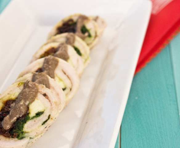 Pechugas rellenas en salsa de champiñones