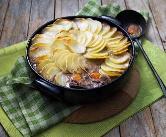 Beef and mushroom hot pot
