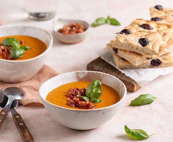 Zupa krem z papryki i suszonych pomidorów z gremolatą; Szybka focaccia