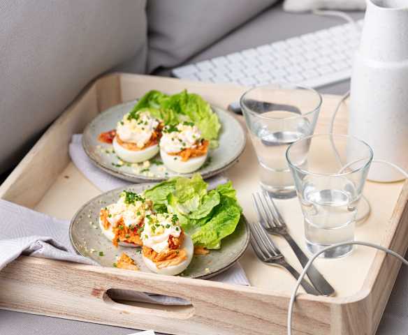 Huevos rellenos de atún y pimiento para dos