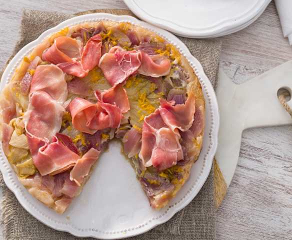 Tatín de endibias, camembert y jamón