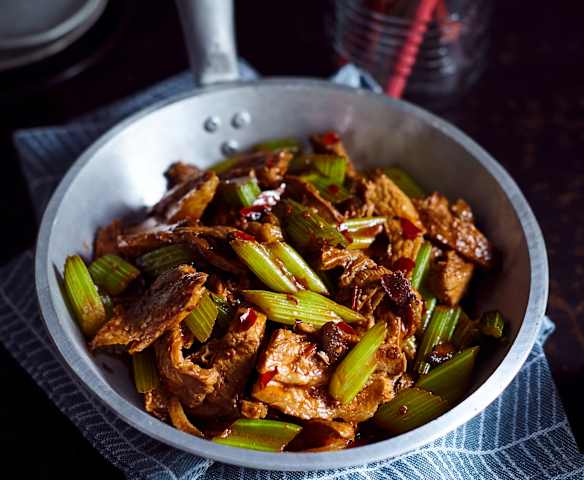 Schweinefleisch in scharfer Sauce (回锅肉)