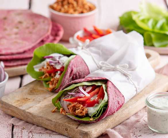 Madbrød med pulled chicken og grøntsager (1500 kcal) Madbrød med pulled chicken og grøntsager (1500 kcal)