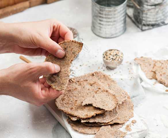 Niskowęglowodanowe podpłomyki z Trio Seeds i nasionami chia