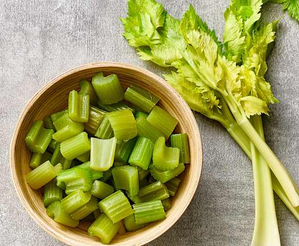 Branches de céleri vapeur (200-400 g)