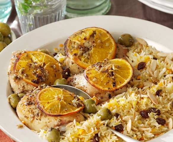 Poulet rôti aux épices et à l'orange, riz basmati et raisins secs