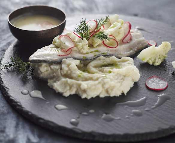 Pstruh na páře a květákové pyré