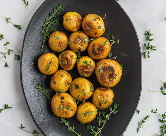 Papas criollas con mantequilla y tomillo