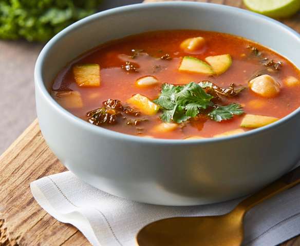 Sopa de garbanzo, kale y calabacita Sopa de garbanzo, kale y calabacita