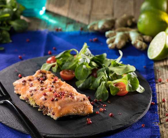 Salmone sottovuoto aromatizzato al lime e zenzero