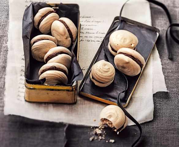 Kawowe bezy z ganaszem