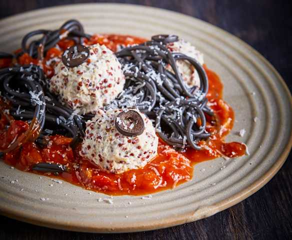 Spaghetti paurosi con polpettine occhio Spaghetti paurosi con polpettine occhio