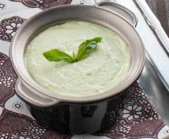 Paté de amêndoa com manjericão