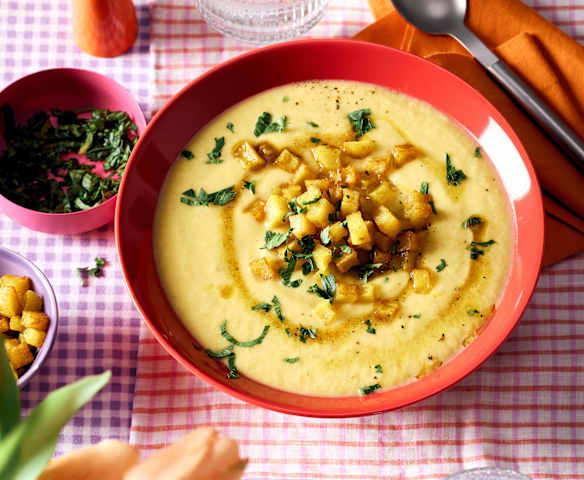 Wurzelgemüse-Cremesuppe mit Gewürz-Kartoffeln