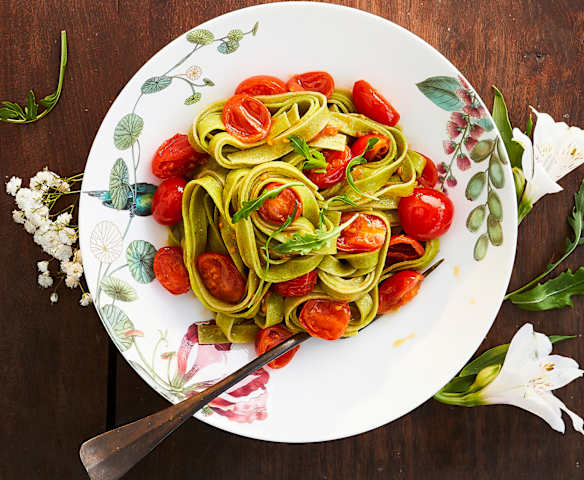 Tagliatelle verdi alla rucola e pomodorini