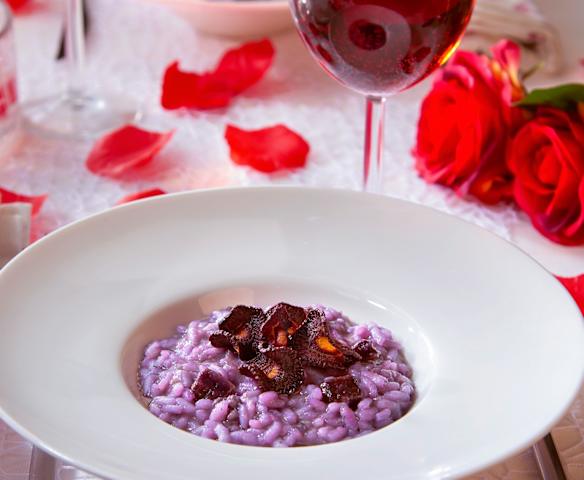 Risotto alle carote e salsiccia con chips di carote viola (per 2 persone) Risotto alle carote e salsiccia con chips di carote viola (per 2 persone)