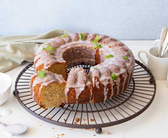 Gin and tonic drizzle cake