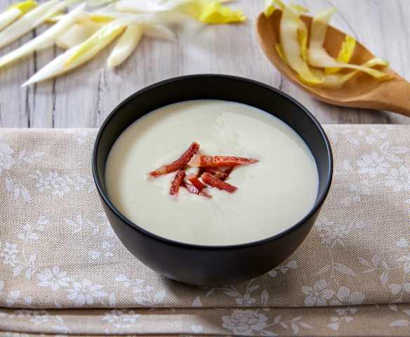 Vellutata di indivia belga e speck