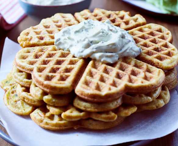 Pikante Waffeln mit Radieschen-Quark