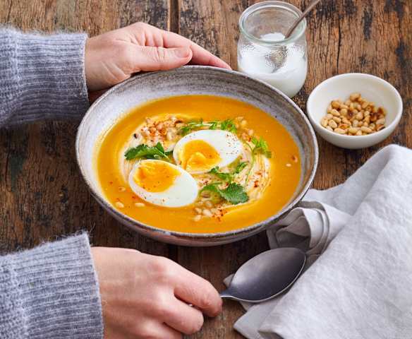 Soupe de butternut, chèvre et œuf