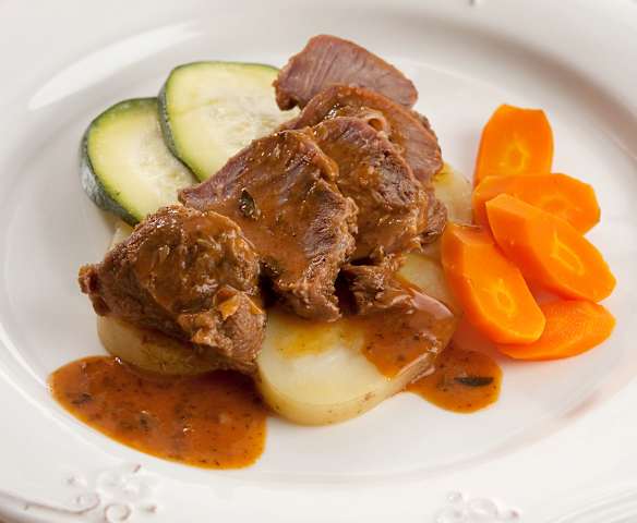 Carrilleras al pimentón con verduras