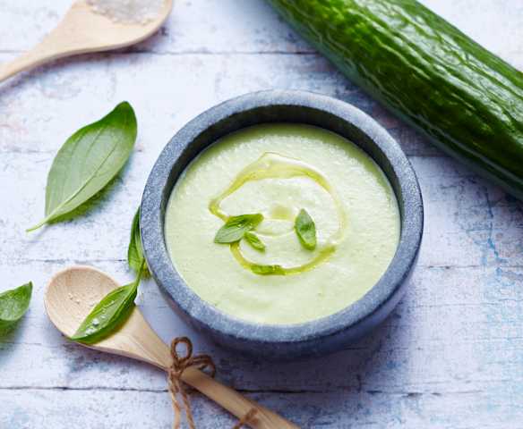 Soupe froide de concombre au basilic Soupe froide de concombre au basilic