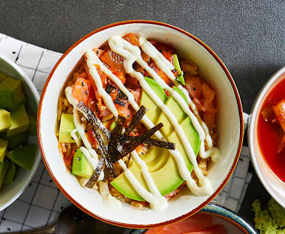 Bowl riso, salmone e avocado