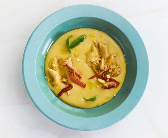 Crema di castagne con finferli e speck