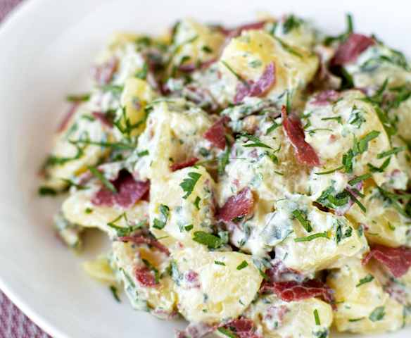 Pastırmalı Patates Salatası