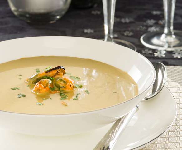 Sopa de mejillones al azafrán