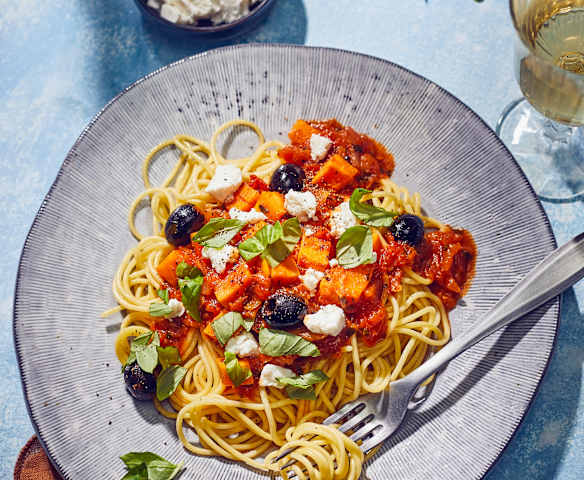 Špagety s batátovo-rajčatovou omáčkou