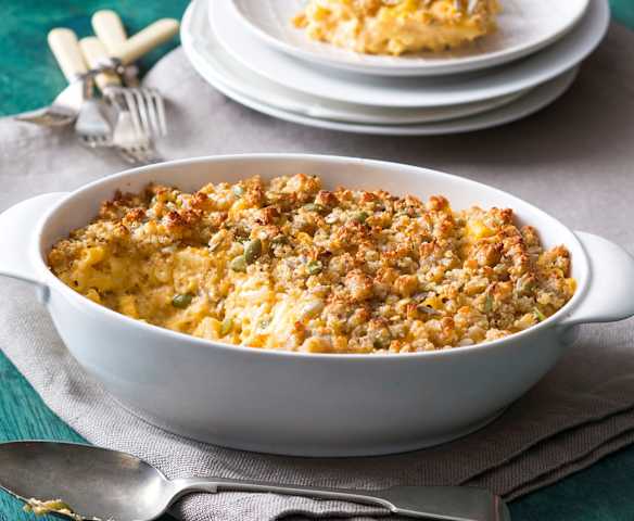 Macaroni cheese with a crunchy topping
