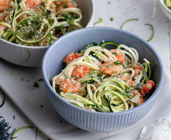 Spaghetti de courgette aux crevettes et sauce au citron
