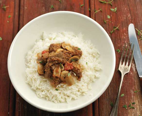 Guisado de vitela, cogumelos e pimentos Guisado de vitela, cogumelos e pimentos