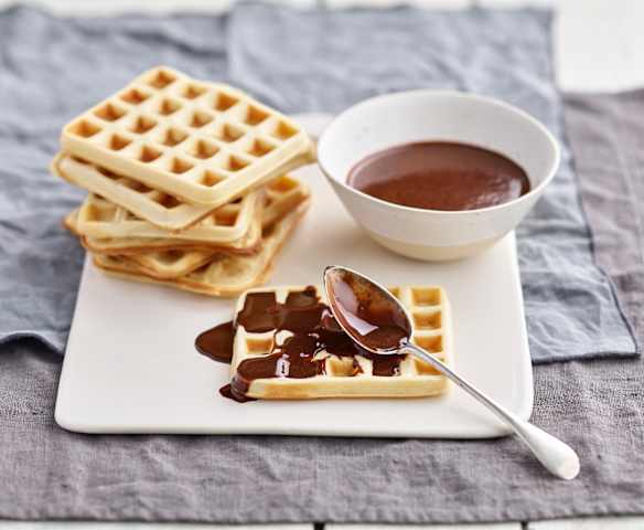 Waffles com molho de chocolate